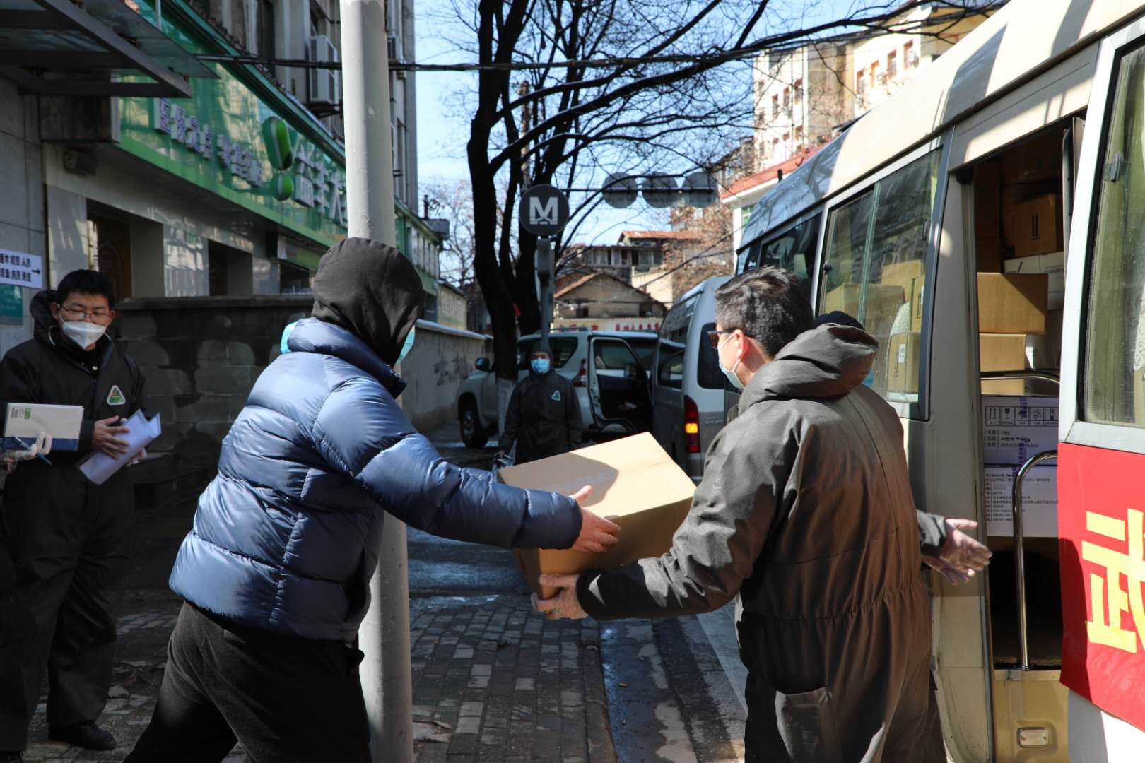 商务区集团向市五医院捐赠防疫物资，助力全市抗疫