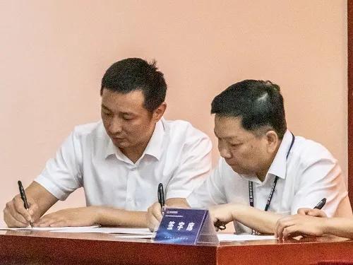 克难攻坚，奋勇争先 商务区集团召开誓师大会确保目标双过半